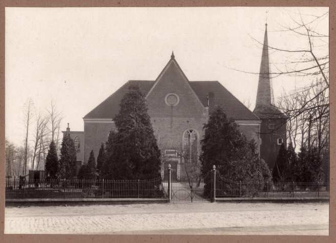 Hervormde Kerk te Vriezenveen, zoals deze er uit zag na de verbouwing van 1801, foto circa 1915
